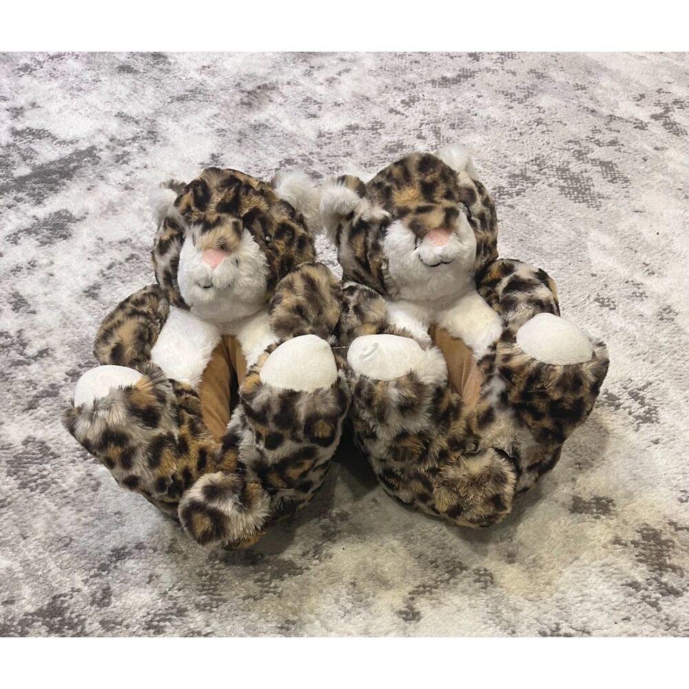 Feetmoji Women's Fluffy Plush Cheetah Slippers Sz 7/8 NWOT